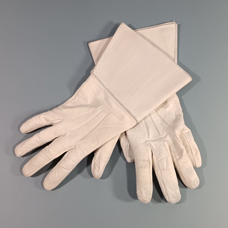 PAIRE DE GANTS CRISPIN EN CUIR BLANC CAVALERIE GENDARMERIE GARDE REPUBLICAINE GARDE AU DRAPEAU SAPEURS TAILLE 8.5